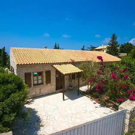 Sleeps 4 Pool Air Con Wifi Villa Khalikerí