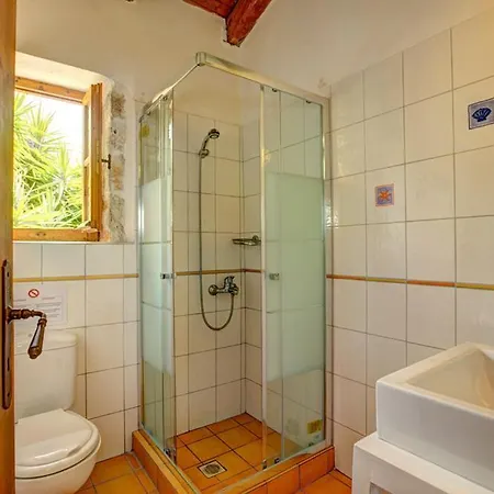 Sleeps 4 Pool Air Con Wifi *