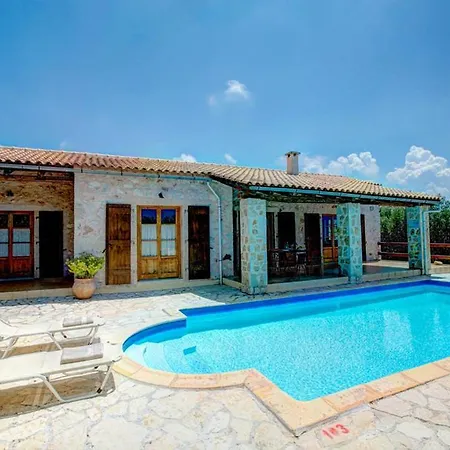 Sleeps 4 Pool Air Con Wifi Villa *