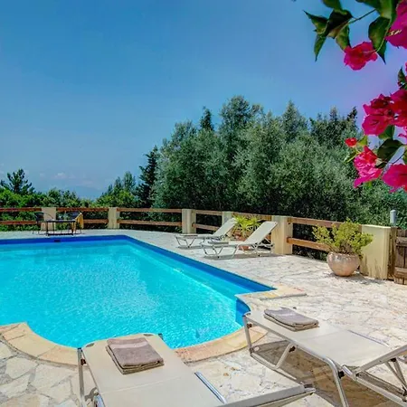 Sleeps 4 Pool Air Con Wifi