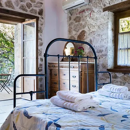 Villa Sleeps 4 Pool Air Con Wifi Khalikerí